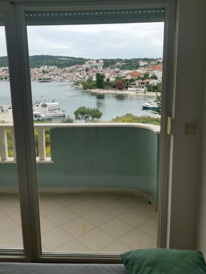 Apartment Croatika On The Beach Trogir Exterior photo