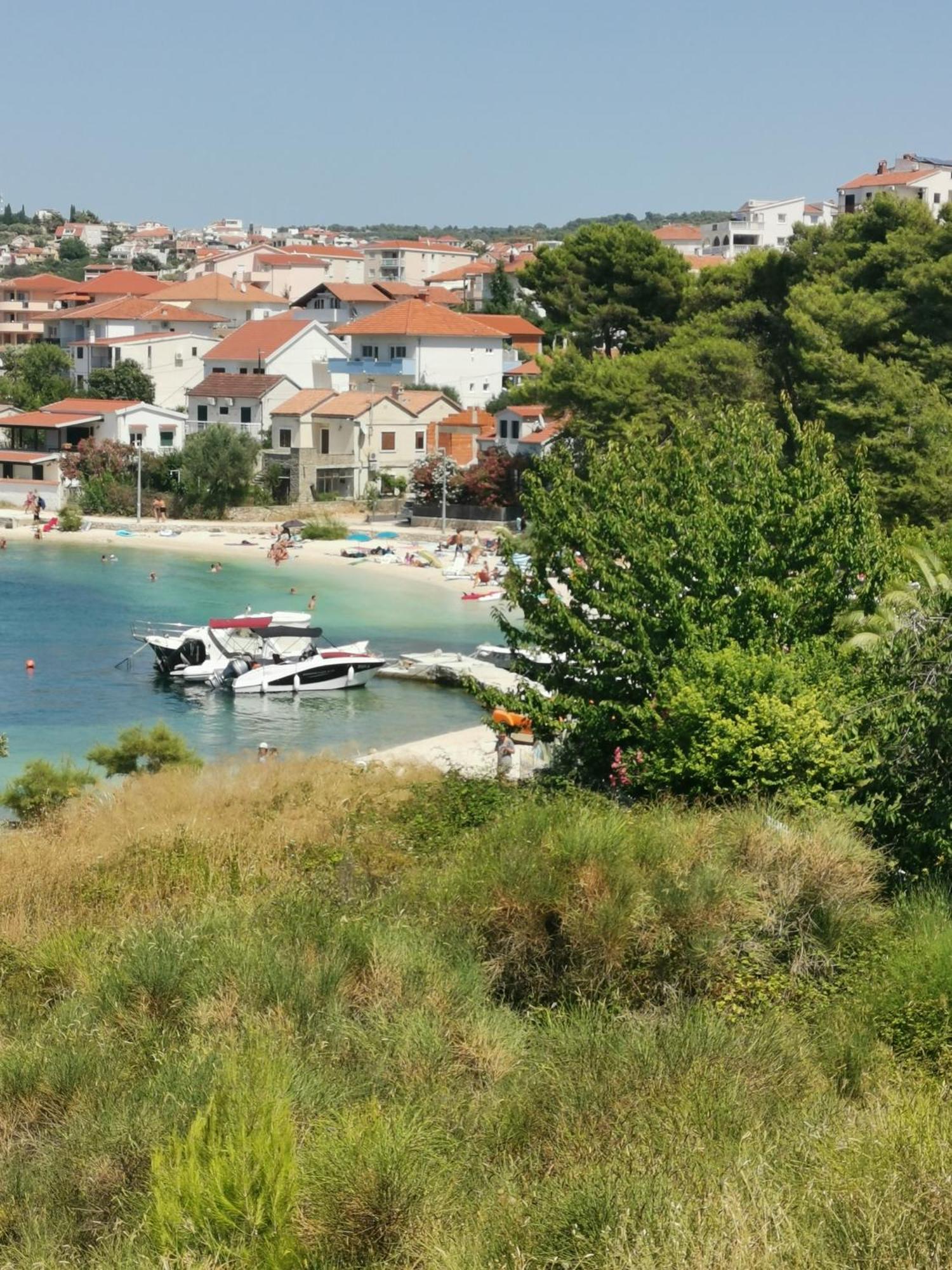 Apartment Croatika On The Beach Trogir Exterior photo