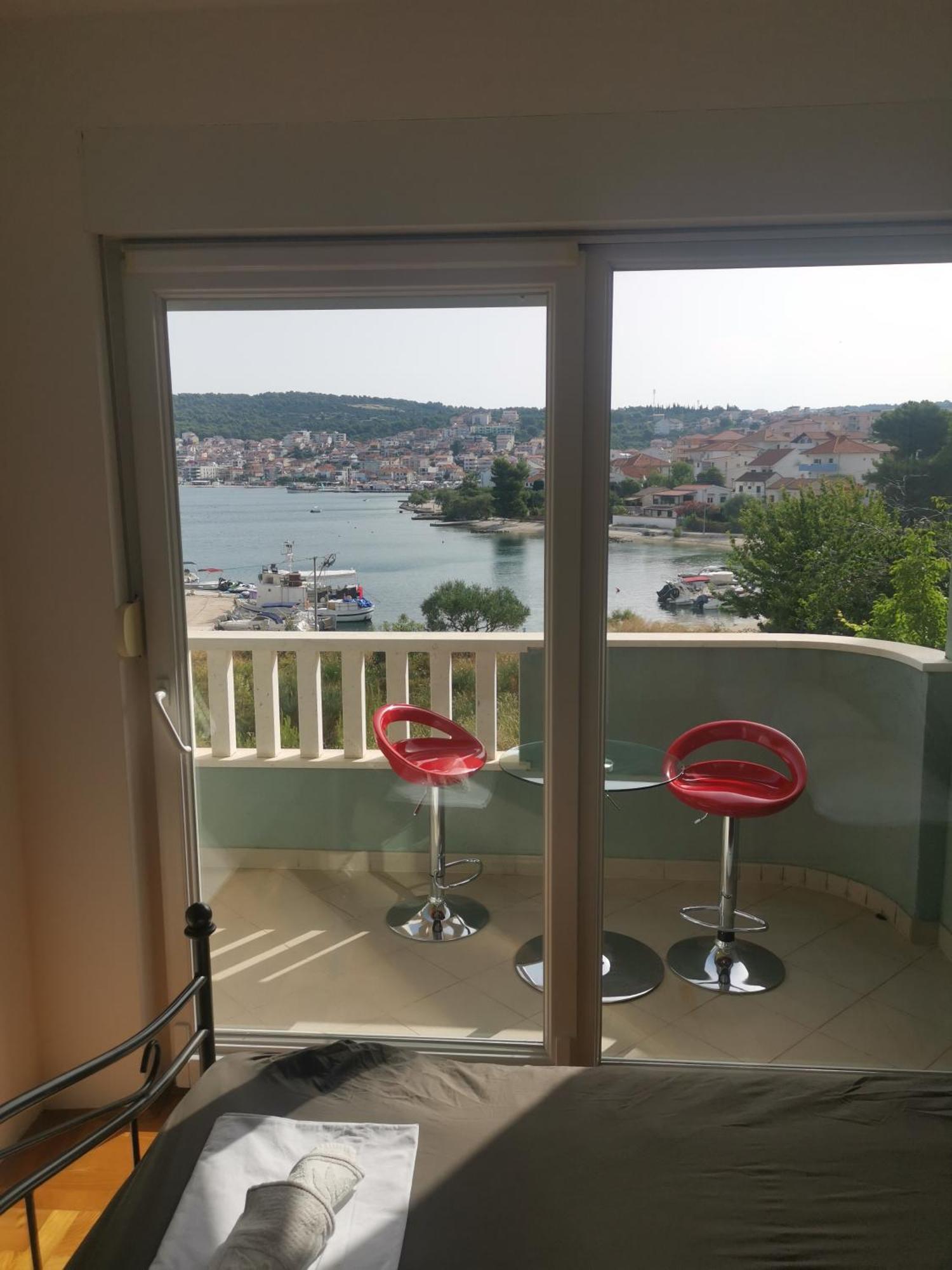 Apartment Croatika On The Beach Trogir Exterior photo