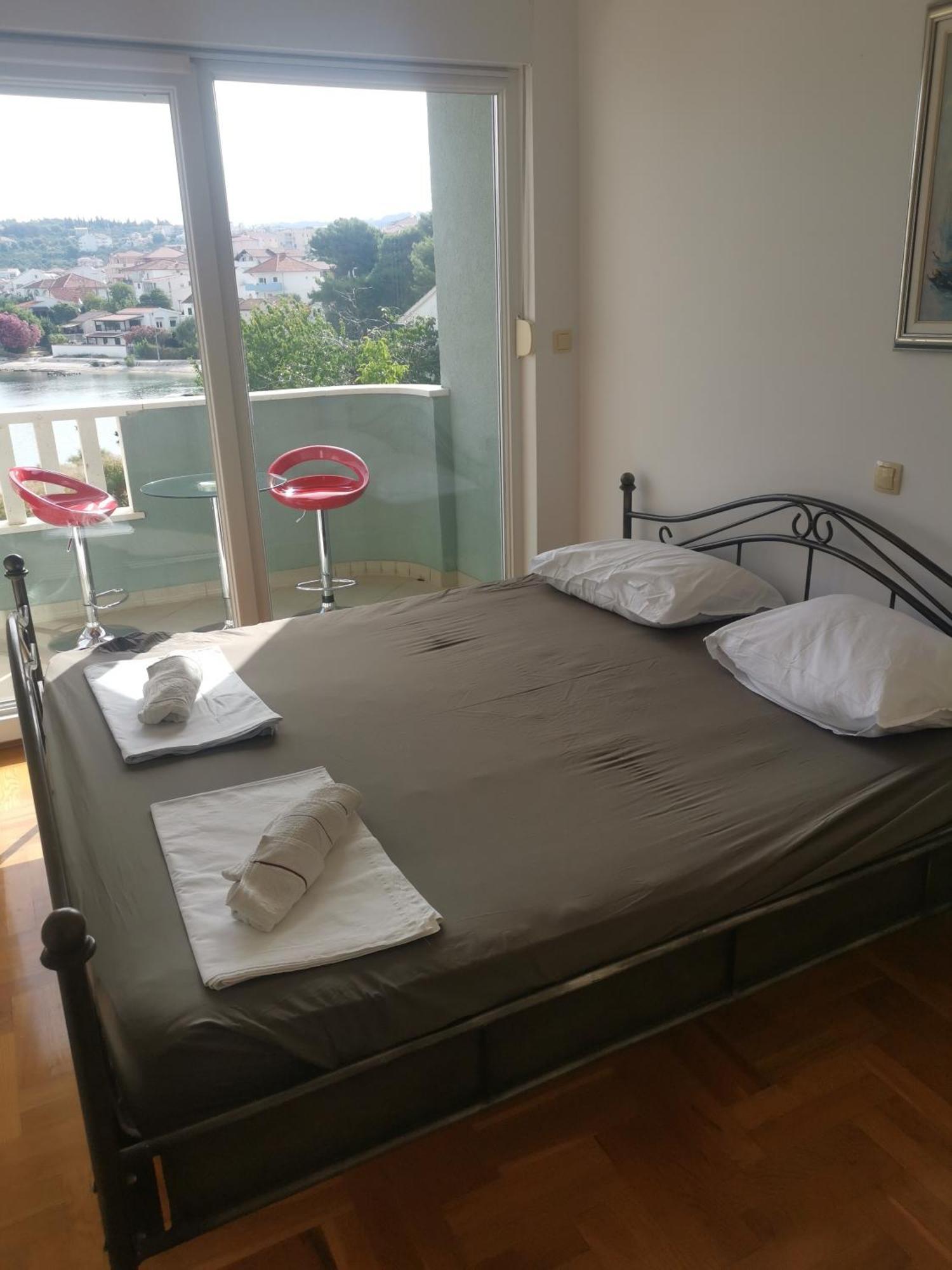 Apartment Croatika On The Beach Trogir Exterior photo