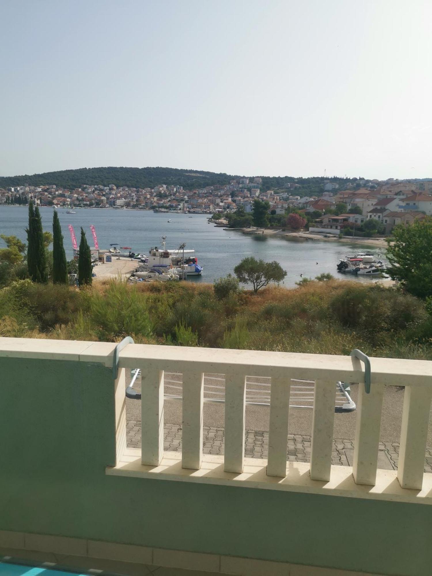 Apartment Croatika On The Beach Trogir Exterior photo